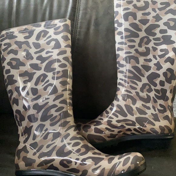 Ugg cheetah print rain boots - Picture 3 of 7